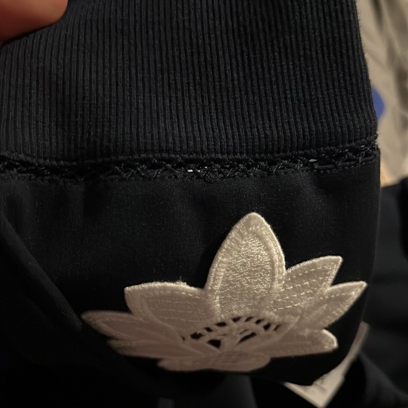 VICTORIA BECKHAM x Target Navy Blue White Floral Applique Sweatshirt - Picture 4 of 4